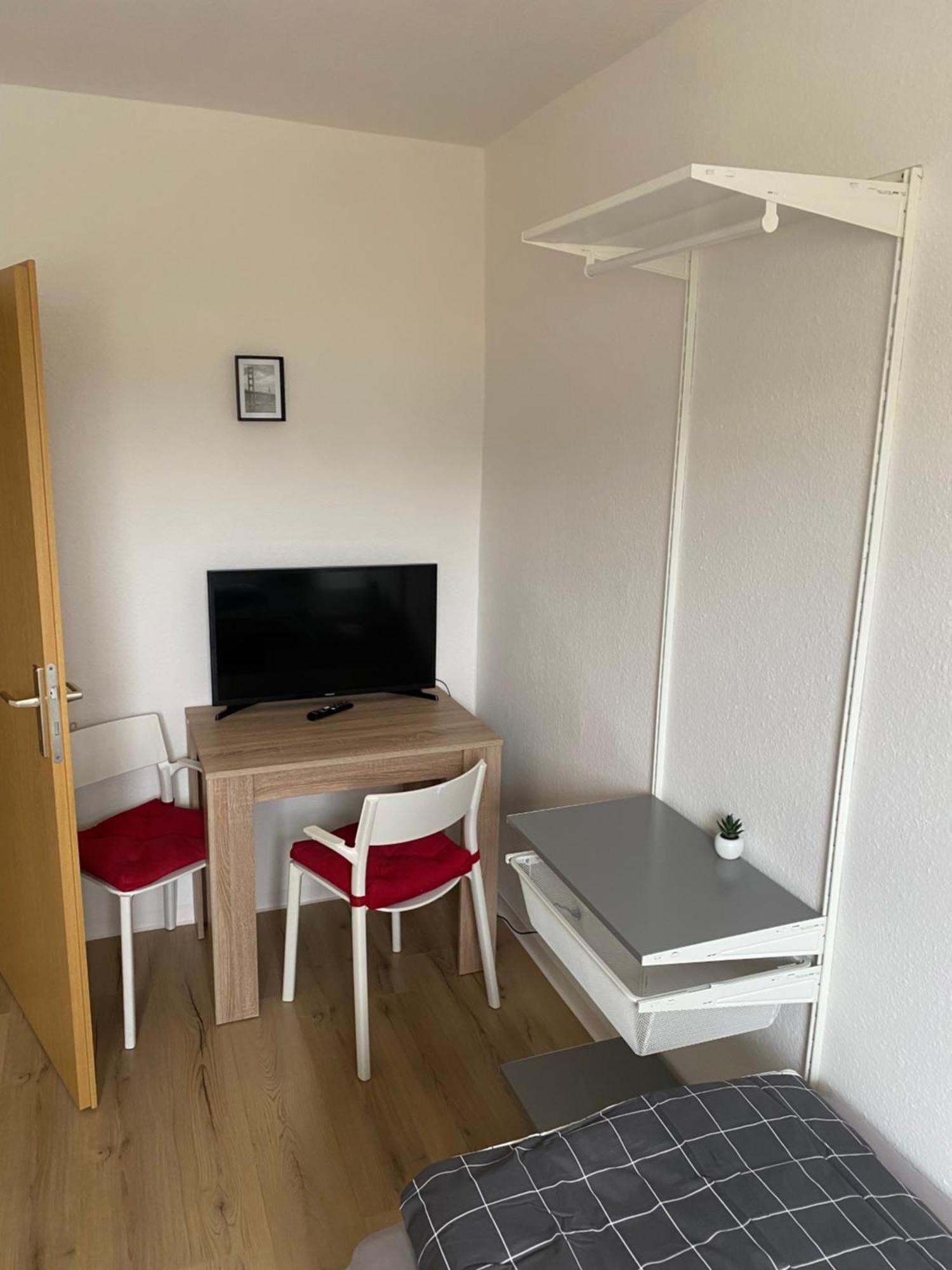 Apartment Wieko Leibnizstr. H3, 2. Og Rechts